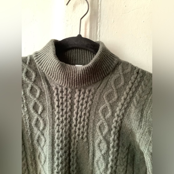 High-Everyday Couture Ladies Sweater - Picture 4 of 12
